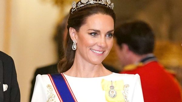 At a State Banquet Attended by World Leaders, Kate Middleton’s Lace Gown and Signature Accessory Spark a Global Clash Over Fashion, Privilege and the Real Role of a Modern Princess