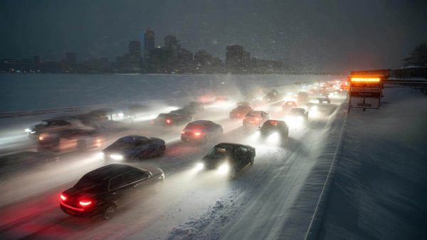 Brace Yourselves: The Blizzard of the Decade is About to Hit, and Commuters Are Refusing to Change Plans