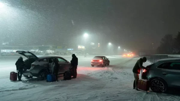 Shocking Blizzard Chaos: Drivers Ignore Warnings and Risk Lives as Deadly Storm Approaches